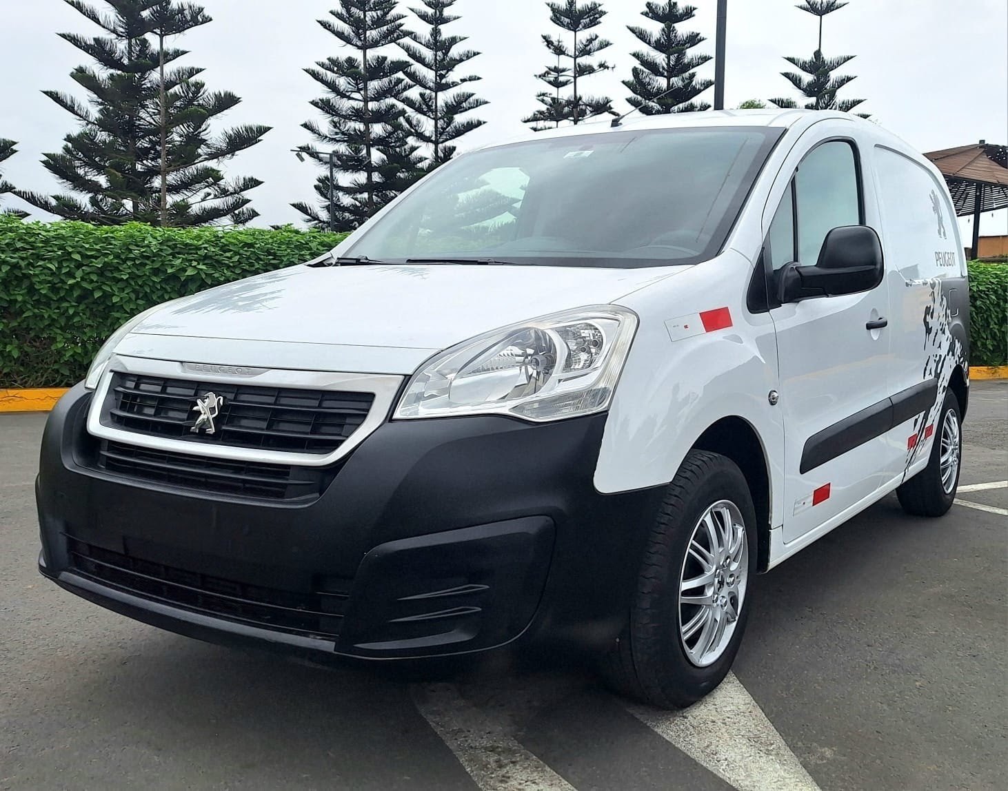 Peugeot Partner Furgón 2018 en venta en Lima