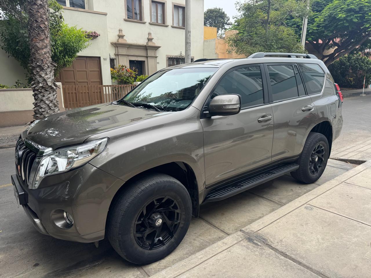 Toyota Land Cruiser Prado 2014 en venta en Lima